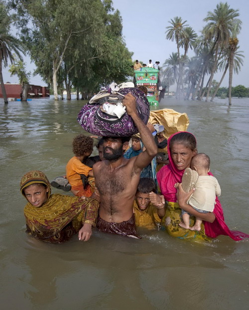 Aids-delivery too slow for Pakistan flood victims