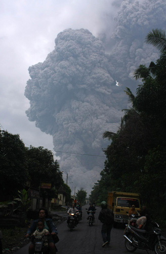 Indonesia's volcano re-erupts