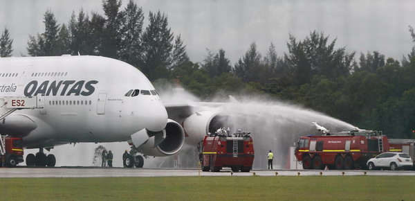 Qantas plane makes emergency landing in Singapore