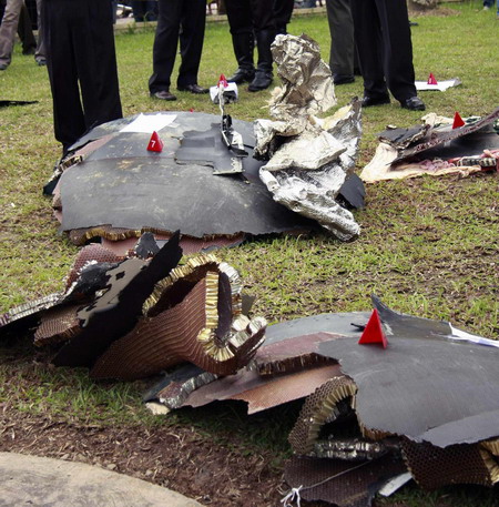 Qantas plane makes emergency landing in Singapore