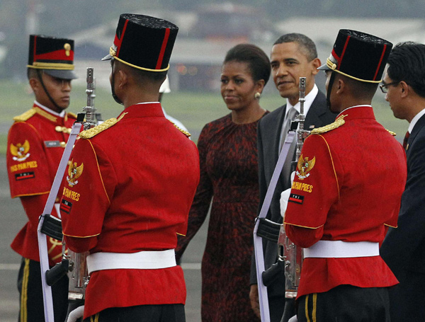 Obama warms Indonesia ties; volcano may cut trip