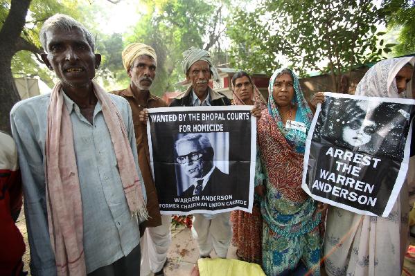 Gas tragedy victims stage anti-US protest