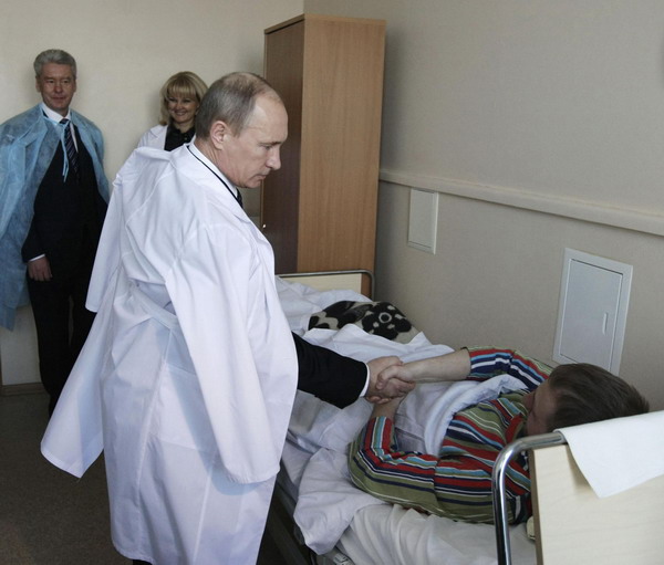 Putin vows revenge for Moscow airport bombing