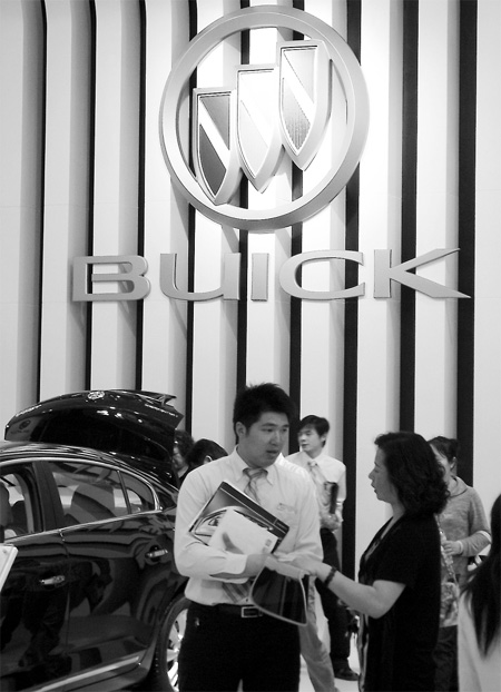 GM slashes prices to maintain lead in Chinese market