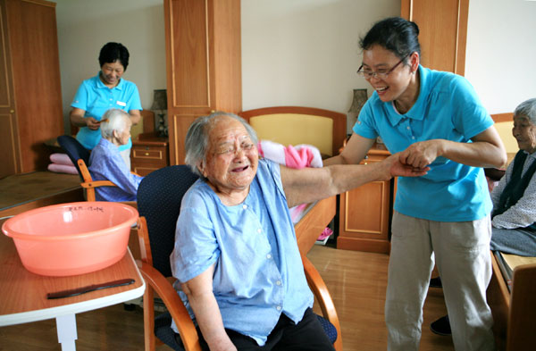 Shanghai to improve care for its aged