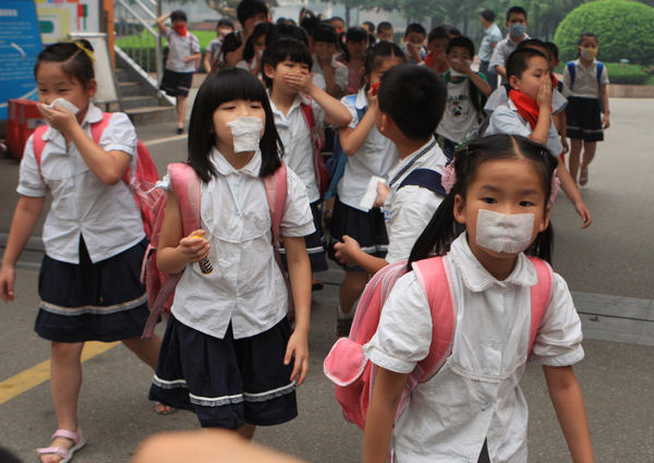 Haze from burning straw in fields swathes cities in choking smog