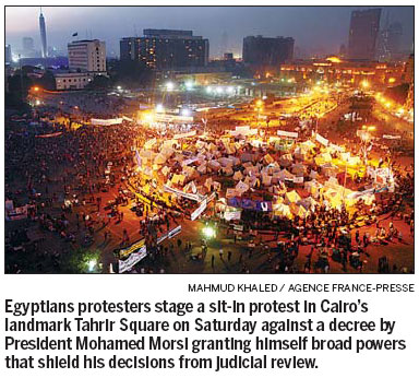 Morsi sets date for constitution referendum as Islamists rally