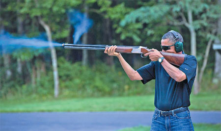 Gun lobby takes aim at Obama shooting photo