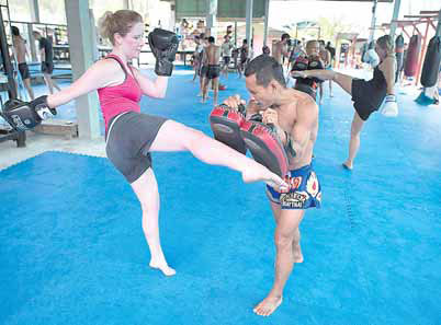 Tourists fight flab at kickboxing fitness camps in Thailand