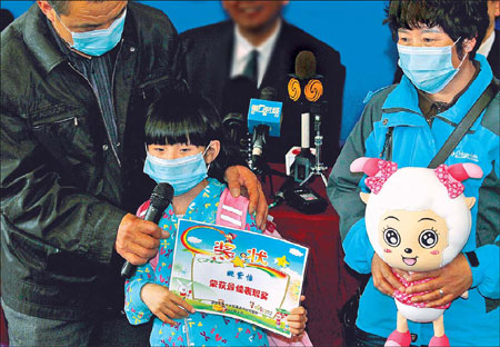 Authorities test family infected by H7N9