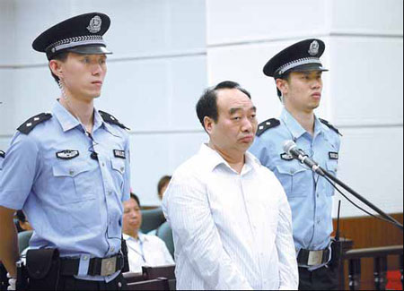 Suspect in Chongqing sex tape scandal denies bribe charges