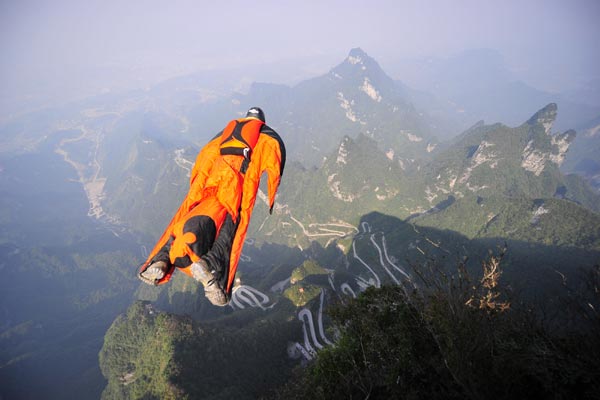 Wingsuit event to pay tribute to veteran flyer