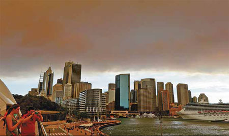 Huge fires threaten Sydney