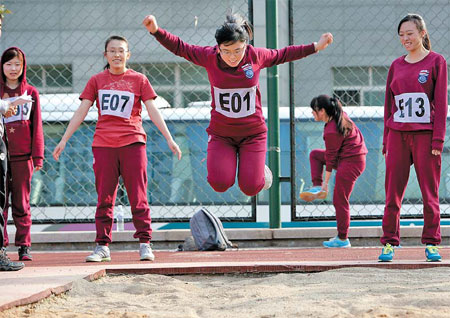 Women fight to become China's next oceanauts