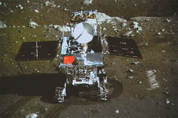 Yutu gets rolling on the moon