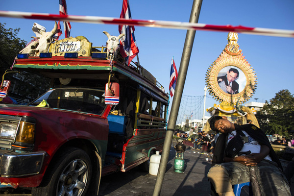 Thai protest leader says 'no' to civil war
