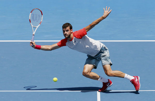 Grigor Dimitrov Lunges For A Forehand Against Roberto
