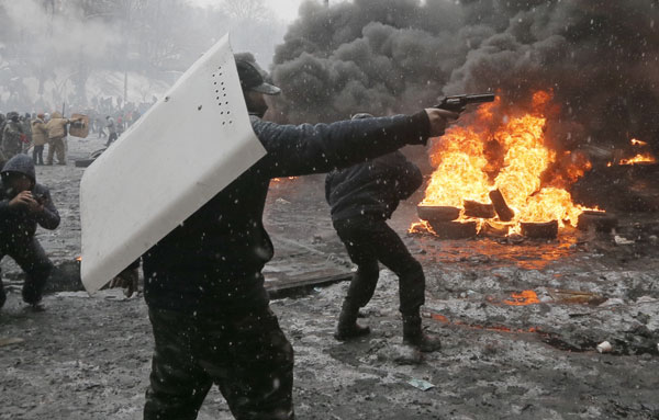 A Protester Points A Handgun During A Clash With Police In Central Kiev Ukraine On Wednesday