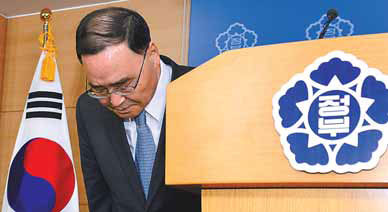 south korean prime minister chung hong won bows after ...