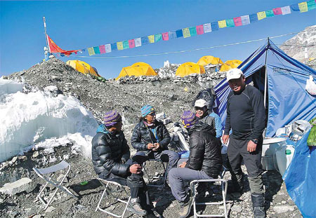 sherpas sit at the base camp after a qomolangma expedition was 