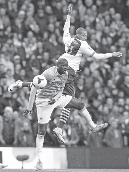 aston villa s jordan bowery right jumps for the ball with ... aston villa s jordan bowery right jumps for the ball with ... - 450 x 599 jpeg 53kB