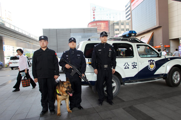 150 armed patrol vehicles put on Beijing streets to combat terrorism