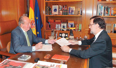 spain s king juan carlos left hands over a letter of abdication to