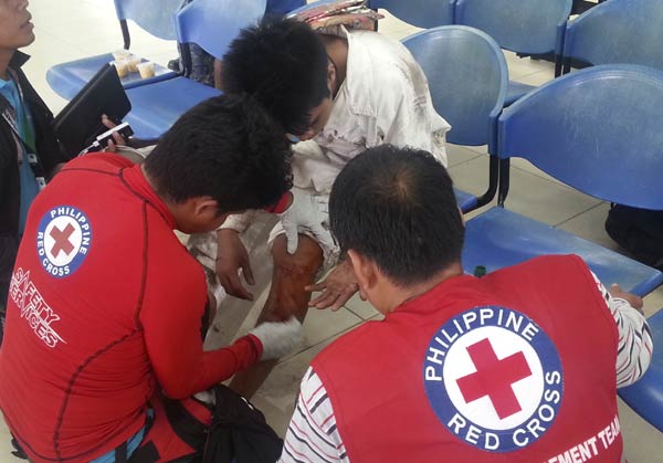 Rescuers save 111 from sunken Philippine ferry