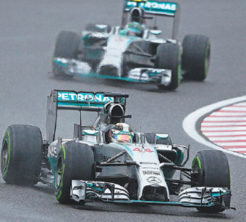 Subdued win for Hamilton in rain-soaked Japanese GP