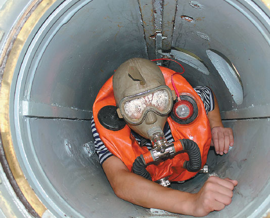 PLA submariners defy death in the depths