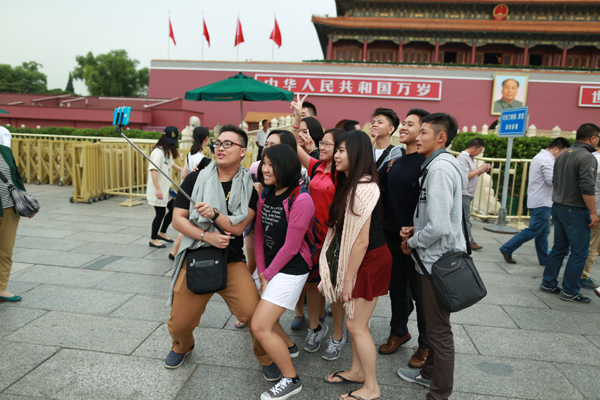 Selfie sticks on way to being banned