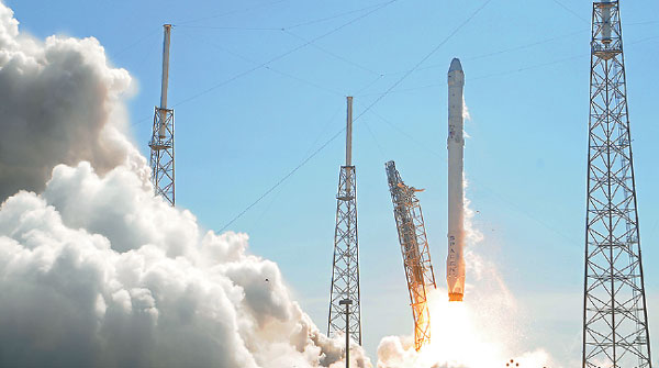 SpaceX launches cargo capsule