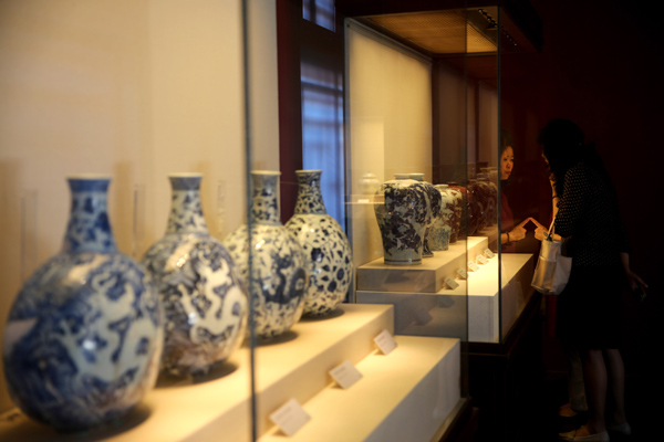 Palace Museum presents large-scale porcelain show