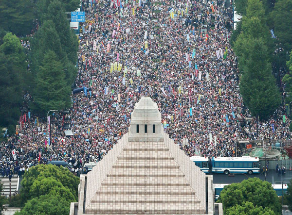 Protesters demonstrate against Abe's security bills
