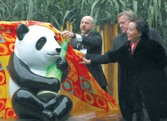 Giant panda star stages 'return' to London zoo