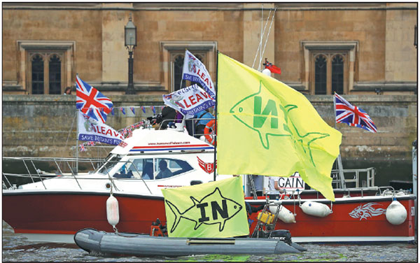 Rivals in EU vote skirmish on Thames
