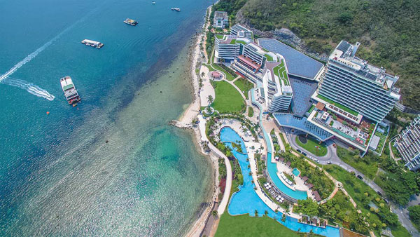 Sanya Marriott Hotel Dadonghai Bay Is Nestled Between The Bay And The