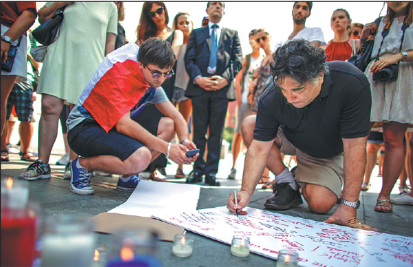 People Attend A Candlelight Vigil In New York On Saturday For The Victims Of Thursday S Truck