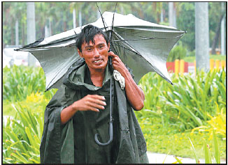 Thousands flee as typhoon lashes nation