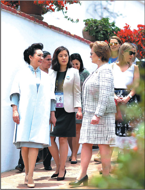 First lady tours Peruvian art museum