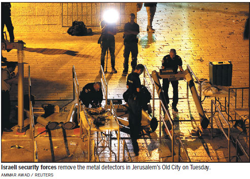 Israel dismantles metal detectors from key shrine
