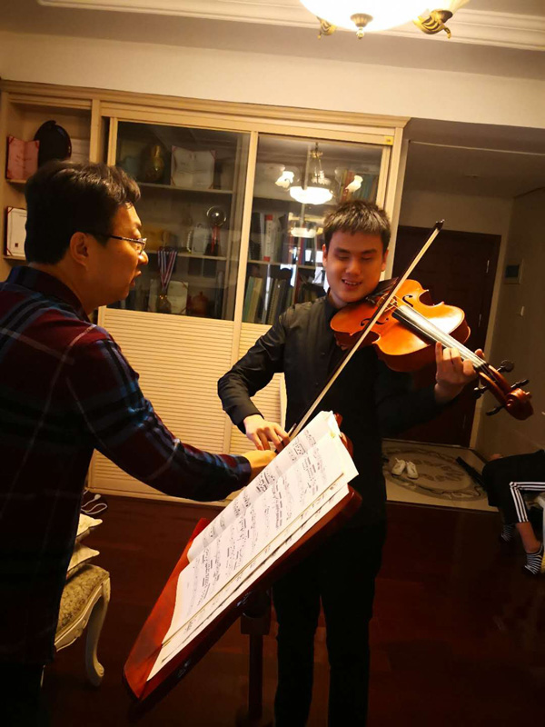 Wang Zi An Practices Viola With His Teacher Hou Donglei In Guangzhou Guangdong Province Photo