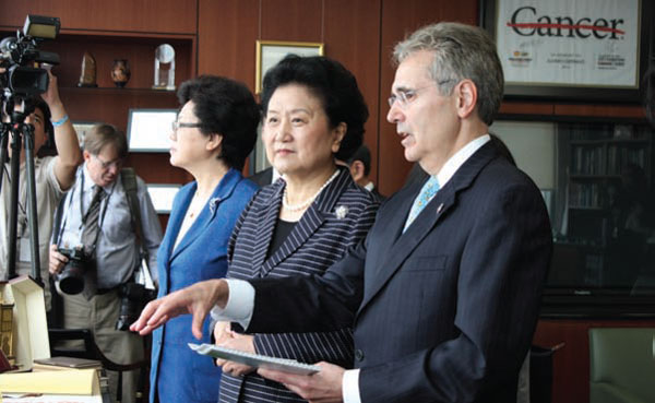 China, Texas center increase efforts in cancer f