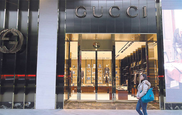 Luxury brands hot in China, but stores get the cold shoulder