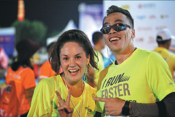Nighttime marathon delights thousands of runners