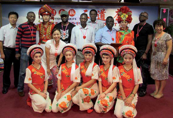 African Journalists Posing With Members Of The Dali Bai