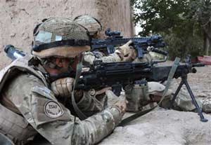 British support for fight in Afghanistan falls-英语
