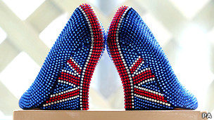 伦敦时尚：女王钻禧忙坏设计师