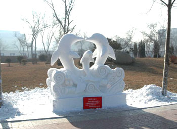 哈尔滨工程大学举办首届校园雪雕赛