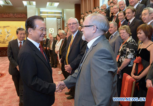 Chinese premier meets foreign experts awarded for excellence
